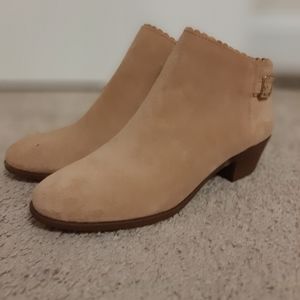 Ankle boots, never worn